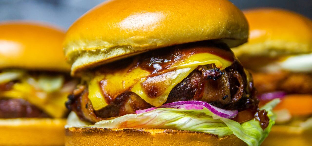 15-Minute Ground Venison Burger Recipe: Juicy Homemade Patties with Soft Buns