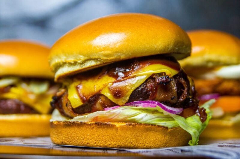 15-Minute Ground Venison Burger Recipe: Juicy Homemade Patties with Soft Buns