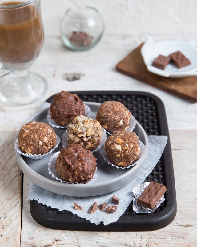 Easy no cook Eid sweets recipe featuring healthy date nut balls served on a tray for holiday guests.