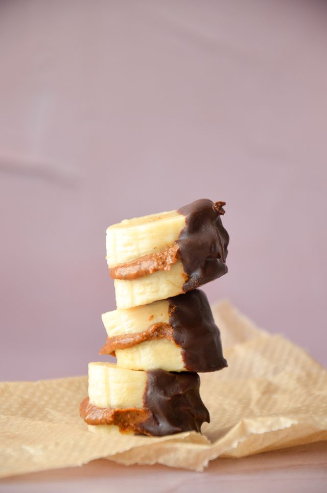 Frozen banana bites dipped in chocolate, an easy no bake dessert recipe for beginners