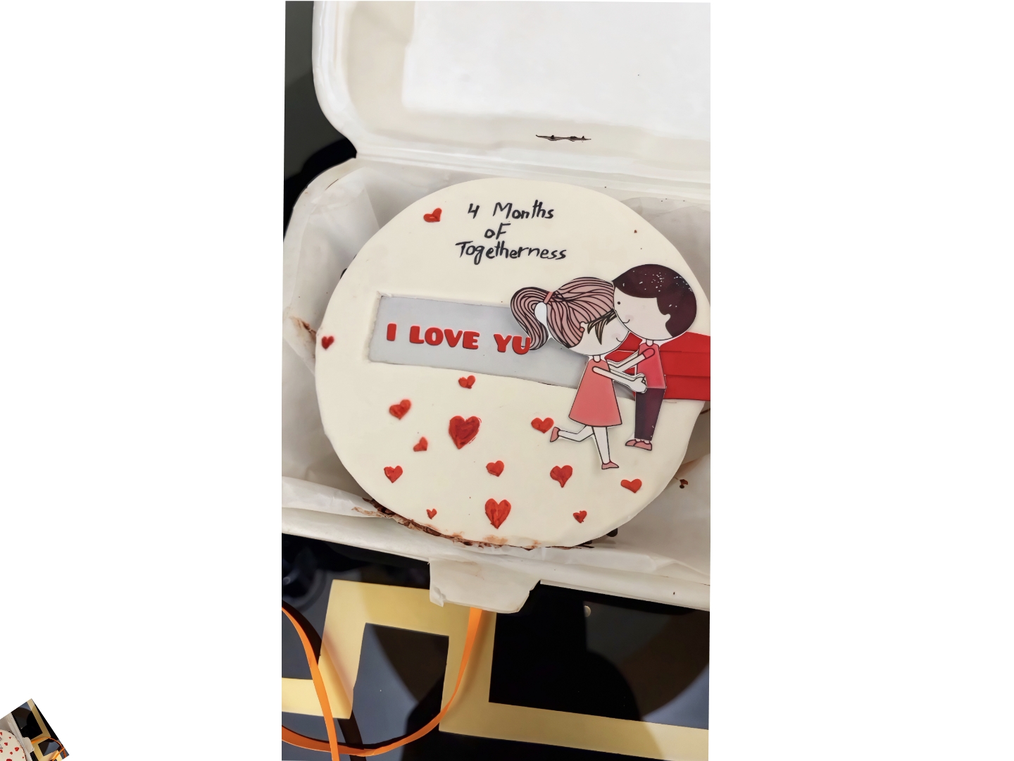 A cute pull-tab minimalist bento cake for beginners with an 'I LOVE YU' hidden message and a couple illustration inside a lunchbox.