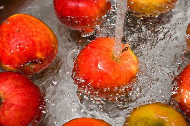 Fresh apples for easy apple dessert without oven recipe